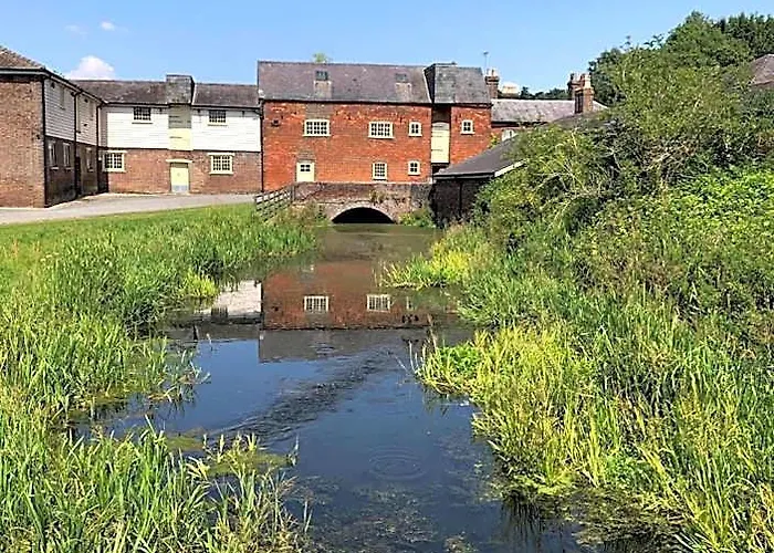 Hyde Mill Bed & Breakfast Luton 
